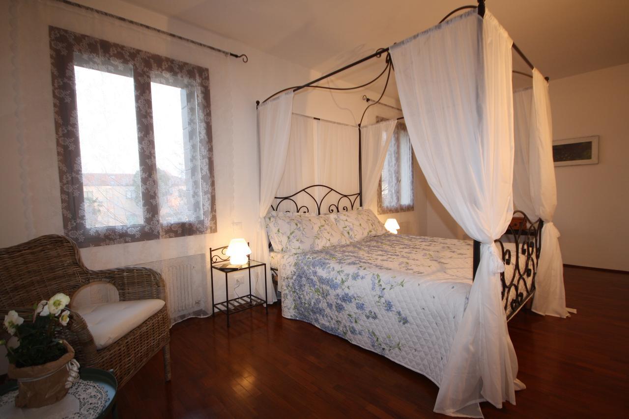 Dreibettzimmer mit Gartenblick